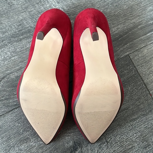 Pointed Red Heels - Picture 4 of 4